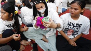 Hindari Tawuran dan Narkoba, Remaja Diajak Relawan Ganjar Bikin Boneka Ondel-ondel