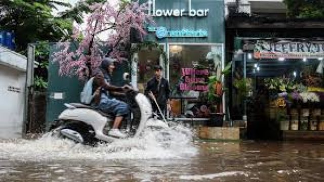 Sebanyak 4 RT dan 7 Ruas Jalan di DKI Jakarta Masih Tergenang